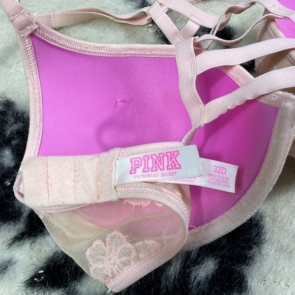 Pink Victoria’s Secret Women’s Pink Lace Razor Back Lightly Lined Bra Size 32D - Picture 3 of 5